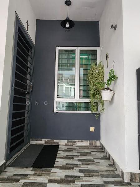 Rumah Teres 2-Tingkat untuk Dijual di Nilai Impian (Nilai) - Ong Jia Hui - Entrance - PropertyGuru.com.my