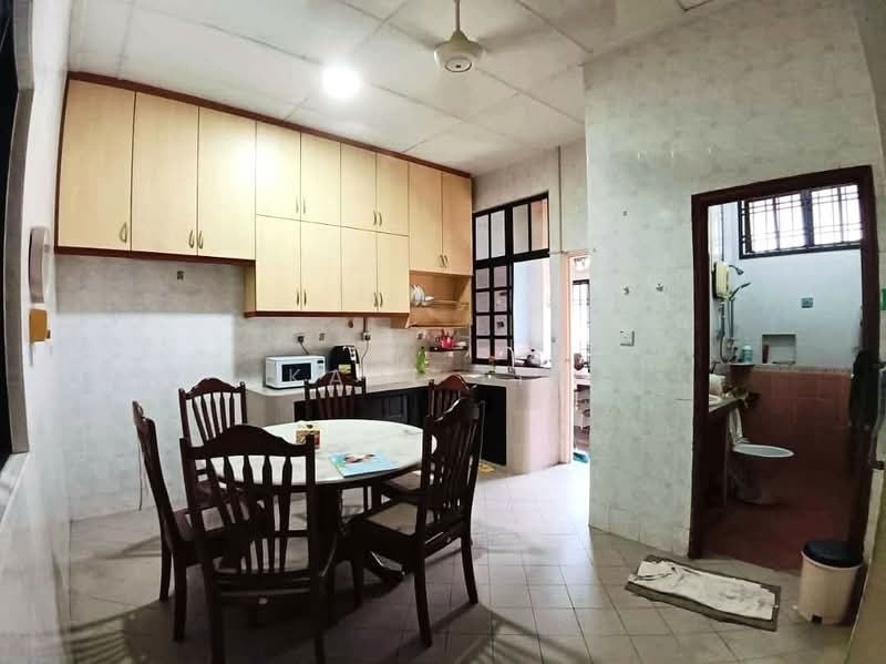 1-storey Terraced House for Sale in Taman Molek (Johor Bahru) - Karl Lim - Kitchen - PropertyGuru.com.my
