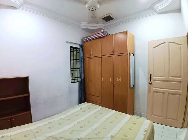 1-storey Terraced House for Sale in Taman Molek (Johor Bahru) - Karl Lim - Bedroom - PropertyGuru.com.my