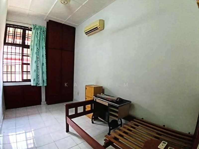1-storey Terraced House for Sale in Taman Molek (Johor Bahru) - Karl Lim - Bedroom - PropertyGuru.com.my