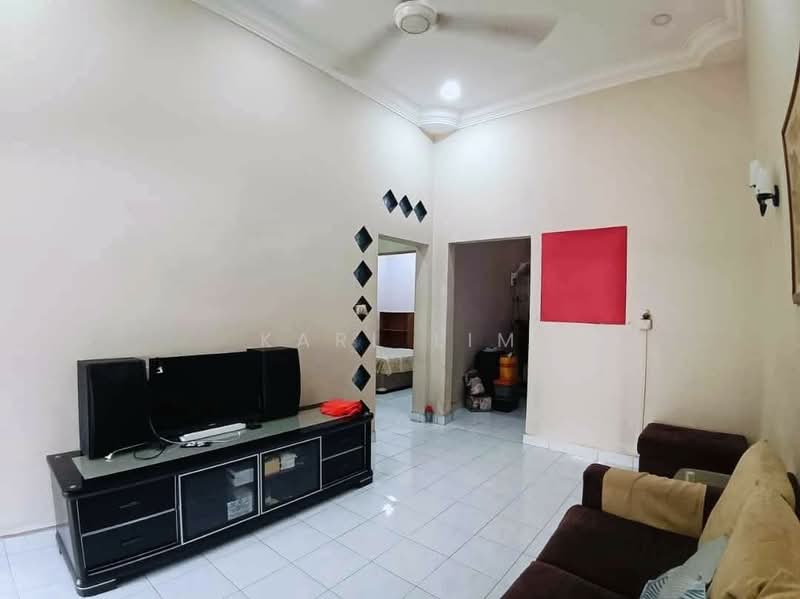 1-storey Terraced House for Sale in Taman Molek (Johor Bahru) - Karl Lim - Living Room - PropertyGuru.com.my
