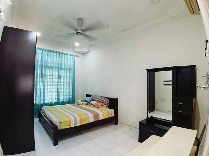 1-storey Terraced House for Sale in Taman Molek (Johor Bahru) - Karl Lim - Bedroom - PropertyGuru.com.my