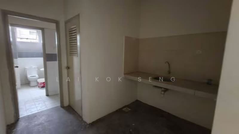 Detached Factory for Sale in Taman Perindustrian Nusa Cemerlang (Iskandar Puteri (Nusajaya)) - Lai Kok Seng - Bathroom - PropertyGuru.com.my