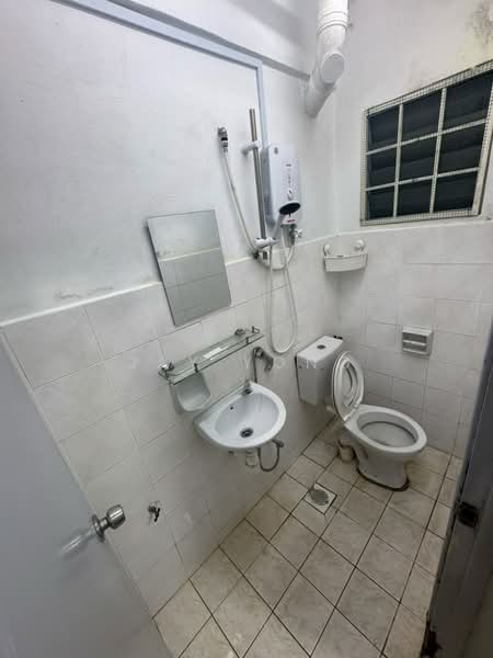 Pangsapuri untuk Dijual di saujana apartment - Jay Yong - Bathroom - PropertyGuru.com.my