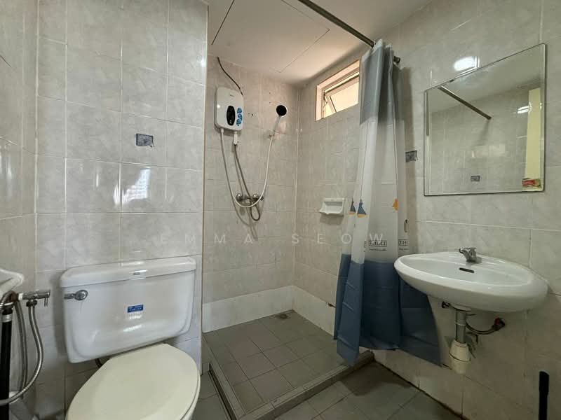 Kondominium untuk Disewa di Gold Coast Resort Condominium - Emma Seow - Bathroom - PropertyGuru.com.my