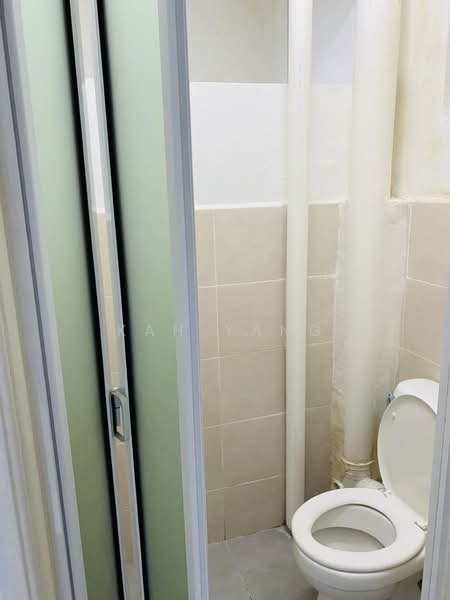 Pangsapuri untuk Dijual di Skyridge Apartment - Kah Yang - Bathroom - PropertyGuru.com.my