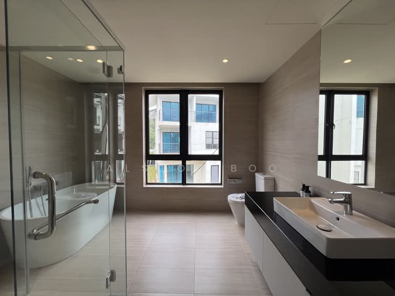 Bungalow House untuk Dijual di Serdang (Seri Kembangan) - Alston Boo - Bathroom - PropertyGuru.com.my