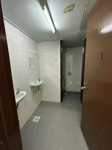 Shop / Office untuk Disewa di Kota Kemuning (Shah Alam) - Rachel Ngu - Bathroom - PropertyGuru.com.my