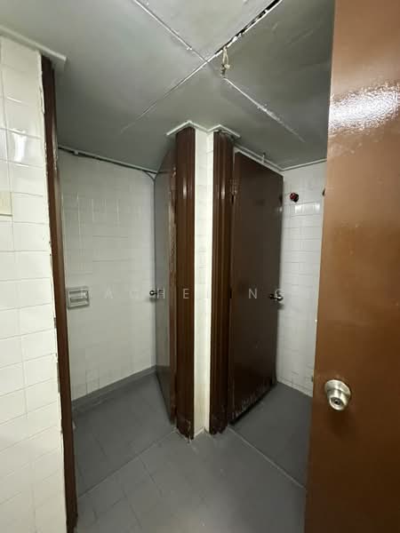 Shop / Office untuk Disewa di Kota Kemuning (Shah Alam) - Rachel Ngu - Bathroom - PropertyGuru.com.my