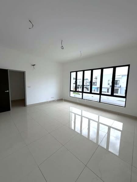 Cluster House for Sale in Taman Glenmarie (Johor Bahru) - Karl Lim - Living Room - PropertyGuru.com.my
