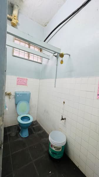 Shop / Office for Rent in Taman Indah (Pontian) - Chloe Lai - Bathroom - PropertyGuru.com.my