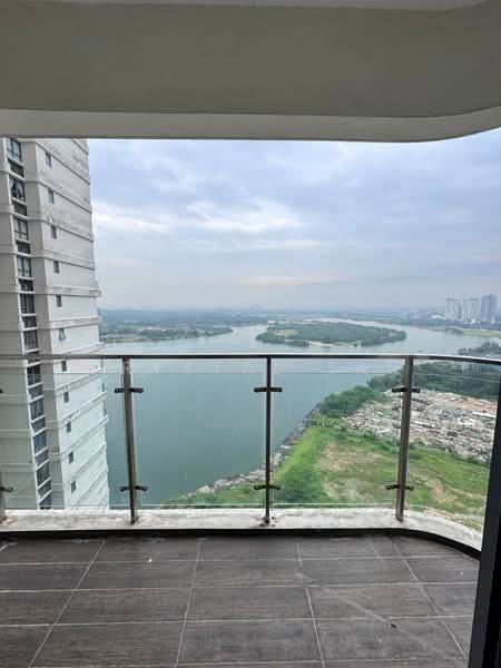 Kondominium untuk Dijual di Royal Strand @ Country Garden Danga Bay - Crystal Tan - Balcony - PropertyGuru.com.my