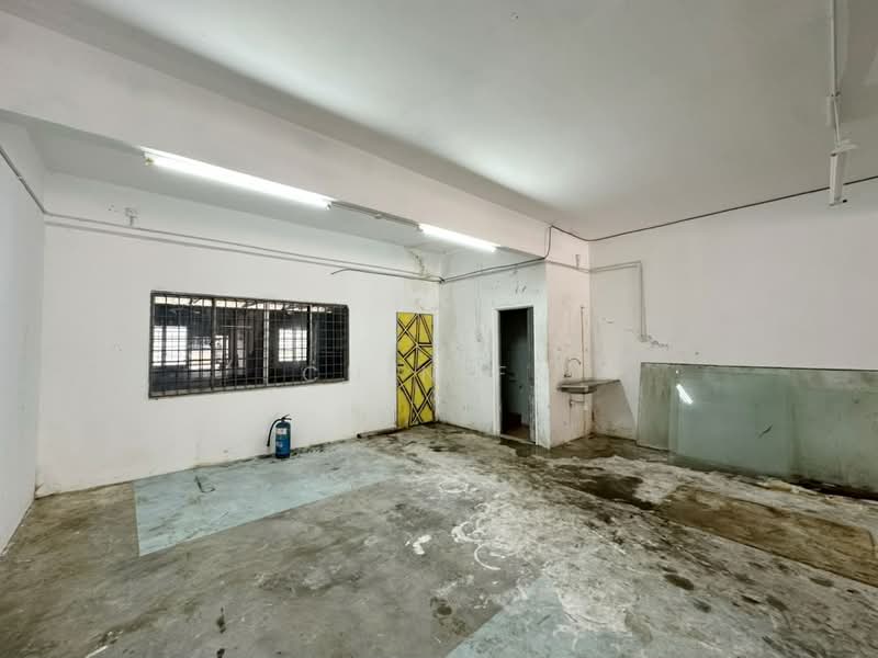 Shop for Rent in Taman Cheng Baru (Cheng) - CHIN FN - Interior - PropertyGuru.com.my