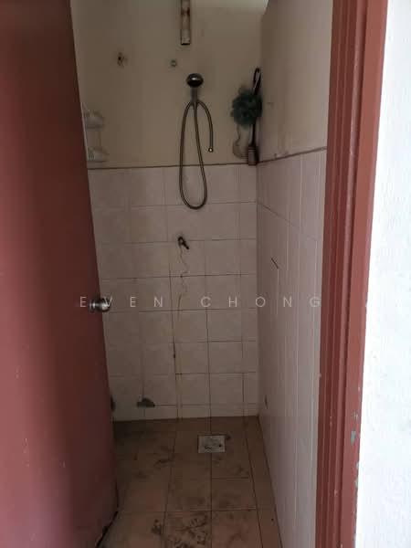 Apartment for Sale at Pangsapuri Putra Raya - Even Chong - Bathroom - PropertyGuru.com.my