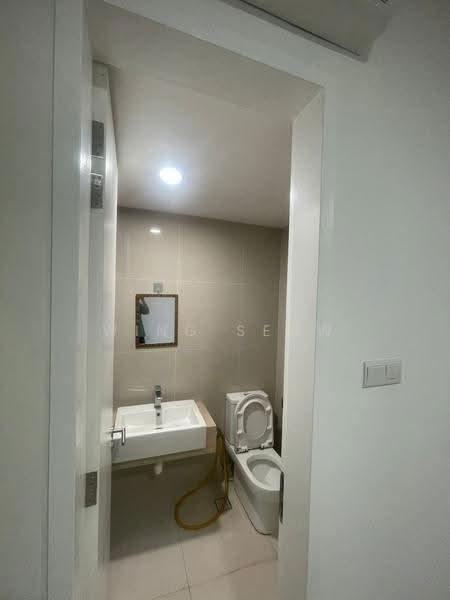 Service Residence for Sale at United Point (Residensi Berpadu) - Wing Seow - Bathroom - PropertyGuru.com.my