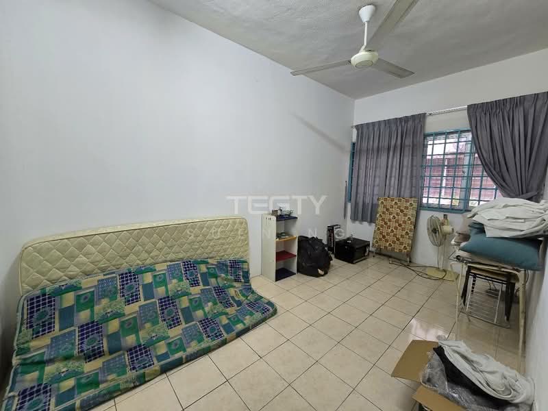 Rumah Teres 2-Tingkat untuk Disewa di Shah Alam (Selangor) - Suen Ng - Living Room - PropertyGuru.com.my