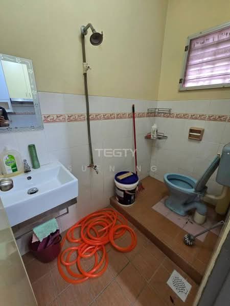 Rumah Teres 2-Tingkat untuk Disewa di Shah Alam (Selangor) - Suen Ng - Bathroom - PropertyGuru.com.my