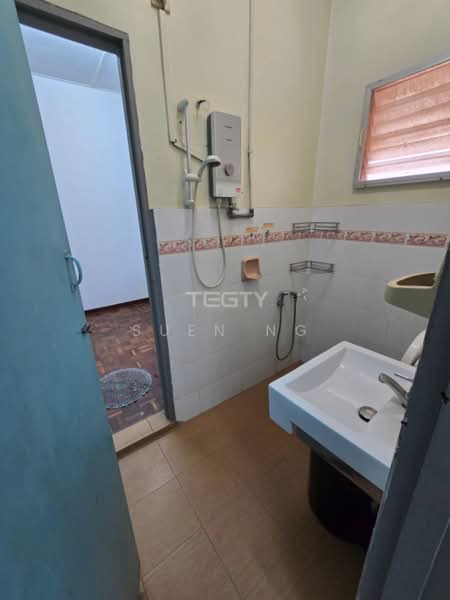 Rumah Teres 2-Tingkat untuk Disewa di Shah Alam (Selangor) - Suen Ng - Bathroom - PropertyGuru.com.my