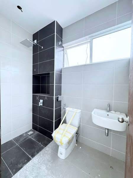 Semi-Detached House for Sale in Taman Seri Austin (Tebrau) - Karl Lim - Bathroom - PropertyGuru.com.my