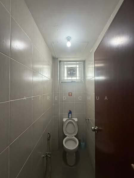 Office for Sale in Pending (Kuching) - Alfred Chua - Bathroom - PropertyGuru.com.my
