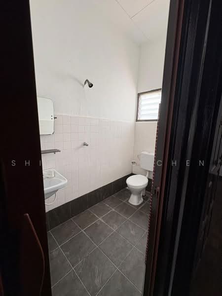 2-storey Terraced House for Rent in Taman Ungku Tun Aminah (Skudai) - Shieh Long Chen - Bathroom - PropertyGuru.com.my