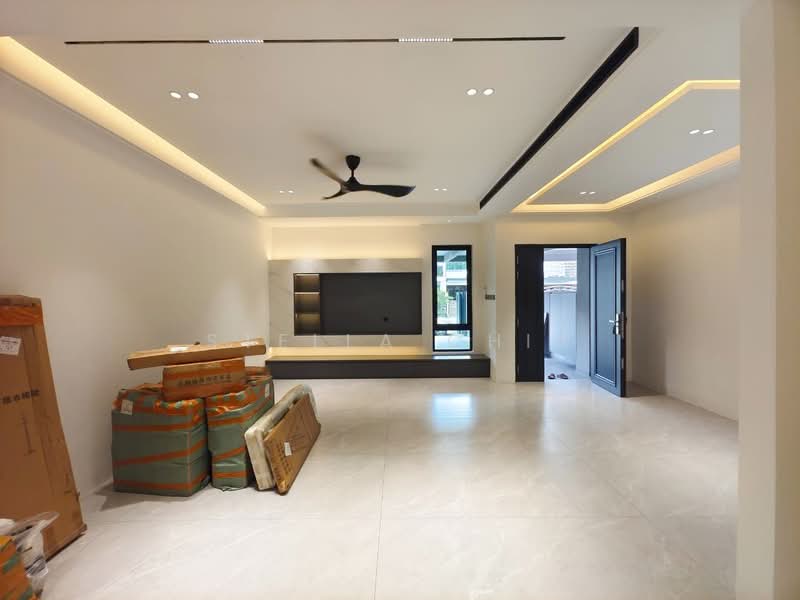 2-storey Terraced House for Sale in Taman Perling (Perling) - Stella Chia - Living Room - PropertyGuru.com.my