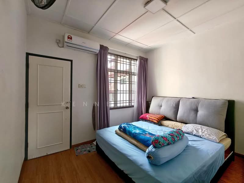 Rumah Teres untuk Dijual di Taman Impian Emas (Skudai) - Kenneth Tan - Bedroom - PropertyGuru.com.my