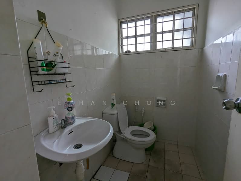Rumah Teres untuk Dijual di Bandar Puteri Klang (Klang) - Ethan Chong - Bathroom - PropertyGuru.com.my