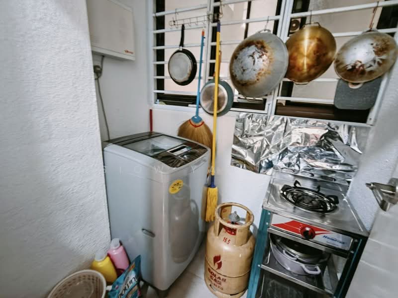 Service Residence for Sale at 8Scape Residence @ Sutera - Siow Yan Er - Kitchen - PropertyGuru.com.my