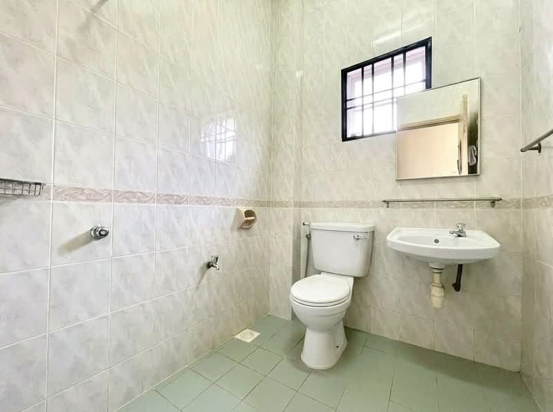 Rumah Teres 2-Tingkat untuk Dijual di Bukit Jelutong (Shah Alam) - Firdaus N - Bathroom - PropertyGuru.com.my