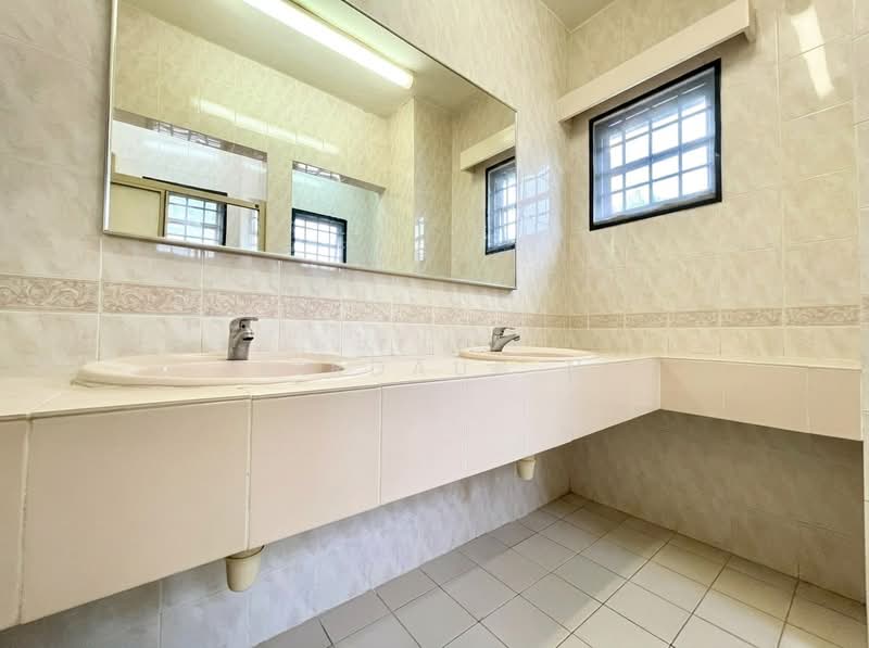 Rumah Teres 2-Tingkat untuk Dijual di Bukit Jelutong (Shah Alam) - Firdaus N - Bathroom - PropertyGuru.com.my