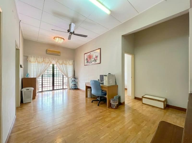 Rumah Teres 2-Tingkat untuk Dijual di Bukit Jelutong (Shah Alam) - Firdaus N - Living Room - PropertyGuru.com.my