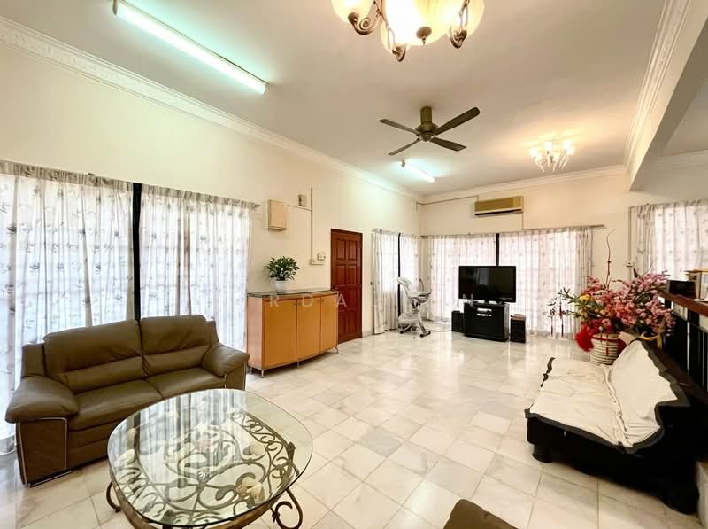 Rumah Teres 2-Tingkat untuk Dijual di Bukit Jelutong (Shah Alam) - Firdaus N - Living Room - PropertyGuru.com.my