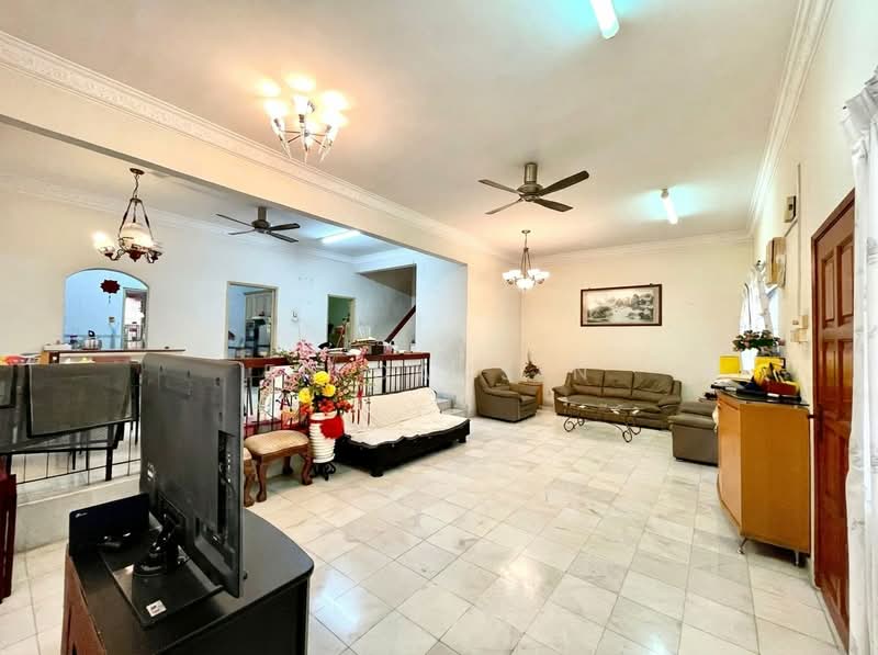 Rumah Teres 2-Tingkat untuk Dijual di Bukit Jelutong (Shah Alam) - Firdaus N - Living Room - PropertyGuru.com.my