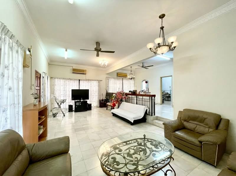 Rumah Teres 2-Tingkat untuk Dijual di Bukit Jelutong (Shah Alam) - Firdaus N - Living Room - PropertyGuru.com.my