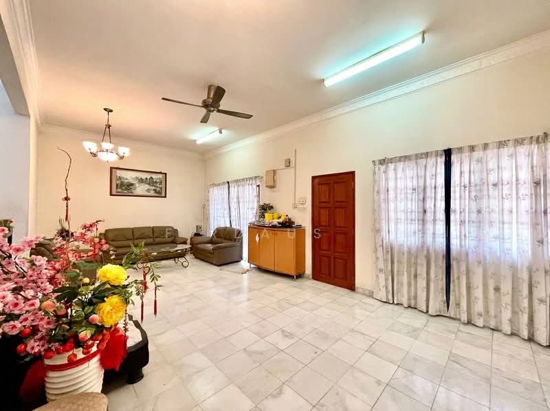 Rumah Teres 2-Tingkat untuk Dijual di Bukit Jelutong (Shah Alam) - Firdaus N - Living Room - PropertyGuru.com.my
