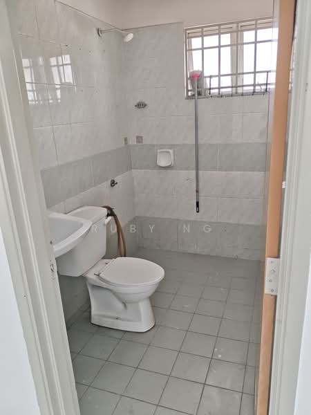 Rumah Teres untuk Disewa di Bandar Botanic (Klang) - Ruby Ng - Bathroom - PropertyGuru.com.my