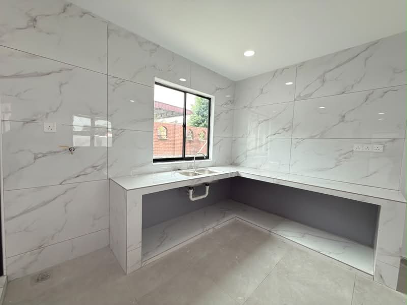 1-storey Terraced House for Sale in Taman Puteri Wangsa (Ulu Tiram) - Carson . - Kitchen - PropertyGuru.com.my