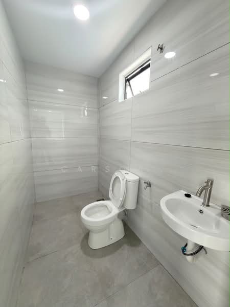 1-storey Terraced House for Sale in Taman Puteri Wangsa (Ulu Tiram) - Carson . - Bathroom - PropertyGuru.com.my