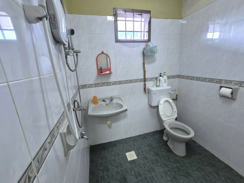 2-storey Terraced House for Sale in Taman Desa Tebrau (Tebrau) - Karl Lim - Bathroom - PropertyGuru.com.my