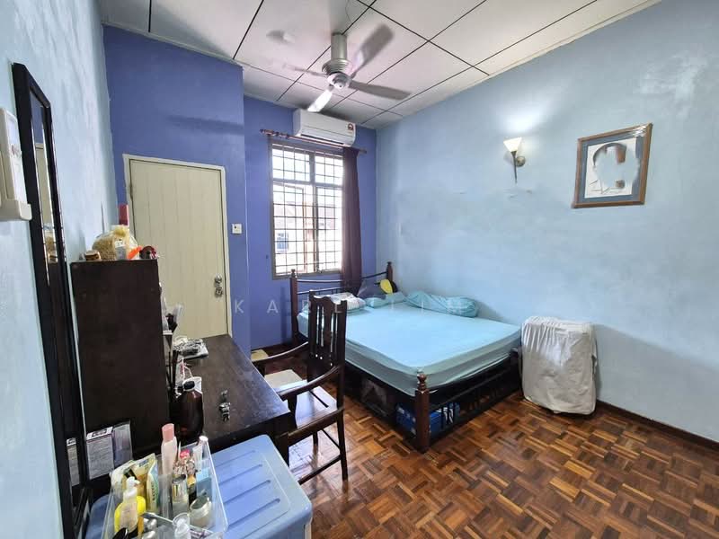 2-storey Terraced House for Sale in Taman Desa Tebrau (Tebrau) - Karl Lim - Bedroom - PropertyGuru.com.my