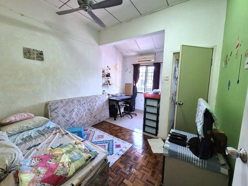 2-storey Terraced House for Sale in Taman Desa Tebrau (Tebrau) - Karl Lim - Bedroom - PropertyGuru.com.my