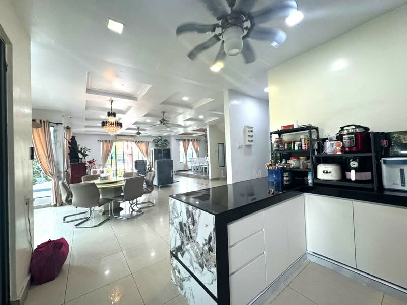 Cluster House for Sale in Austin Heights (Tebrau) - Karl Lim - Kitchen - PropertyGuru.com.my