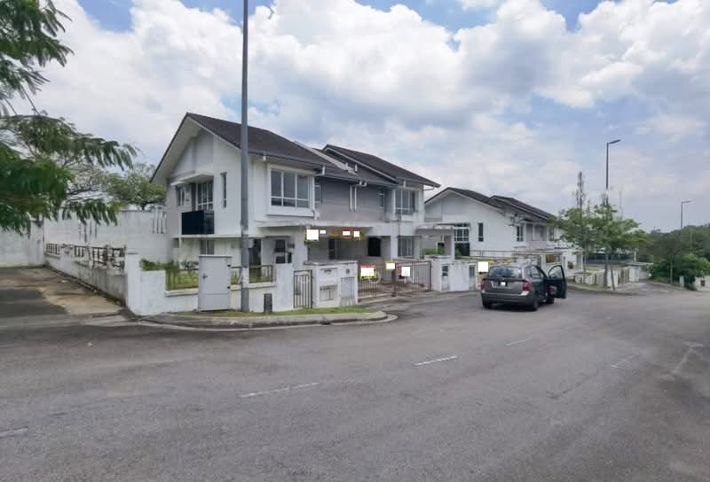 Rumah Berkembar untuk Dijual di Puchong (Selangor) - A Chong - Exterior - PropertyGuru.com.my