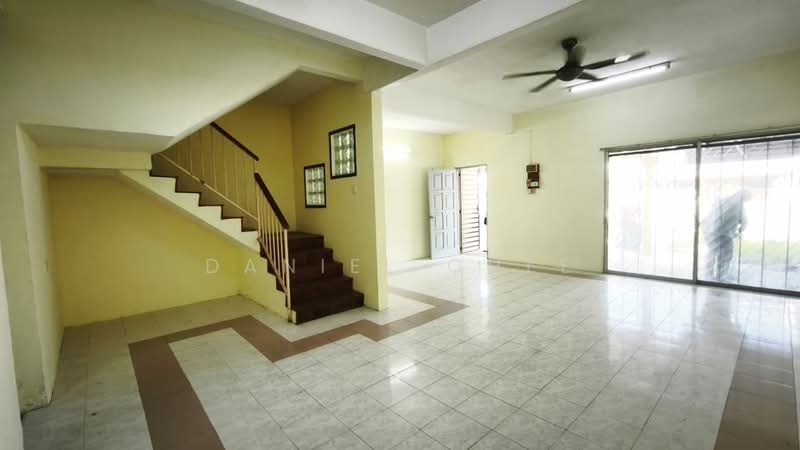 Rumah Teres 2-Tingkat untuk Dijual di Taman Mewah Bercham (Ipoh) - Daniel Chee - Living Room - PropertyGuru.com.my