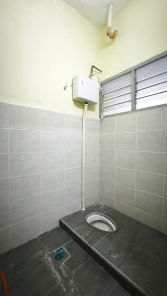 Rumah Teres 2-Tingkat untuk Dijual di Taman Mewah Bercham (Ipoh) - Daniel Chee - Downstair Bathroom - PropertyGuru.com.my