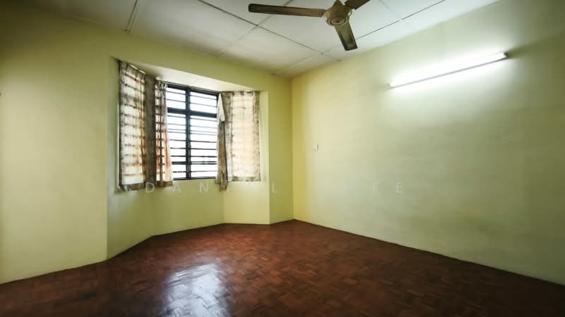 Rumah Teres 2-Tingkat untuk Dijual di Taman Mewah Bercham (Ipoh) - Daniel Chee - Master Bedroom - PropertyGuru.com.my