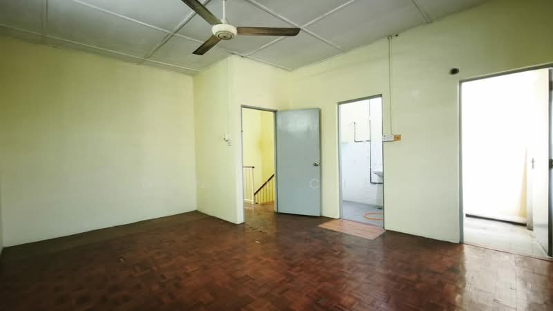Rumah Teres 2-Tingkat untuk Dijual di Taman Mewah Bercham (Ipoh) - Daniel Chee - Master Bedroom - PropertyGuru.com.my