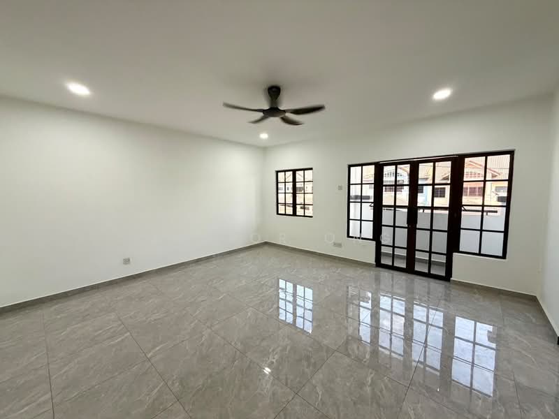 2-storey Terraced House for Sale in Bandar Country Homes (Rawang) - Junior Ong - Living Room - PropertyGuru.com.my