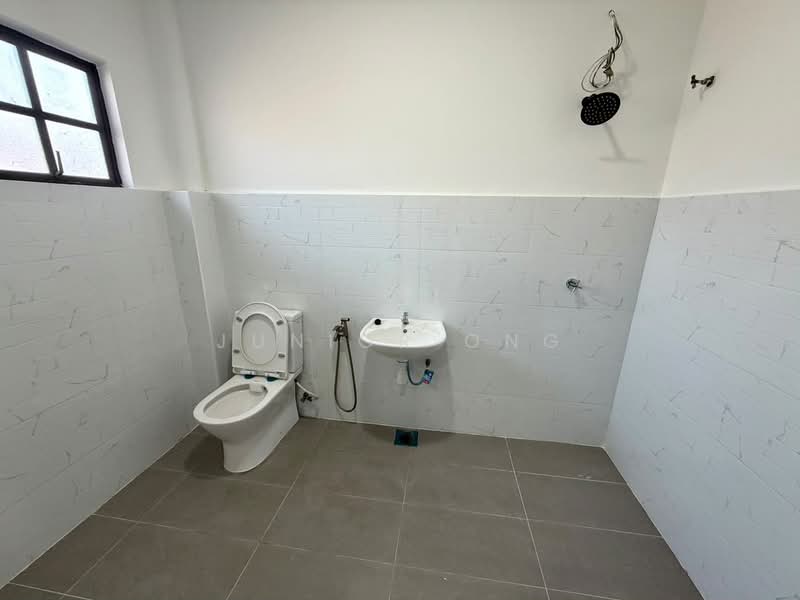 2-storey Terraced House for Sale in Bandar Country Homes (Rawang) - Junior Ong - Bathroom - PropertyGuru.com.my